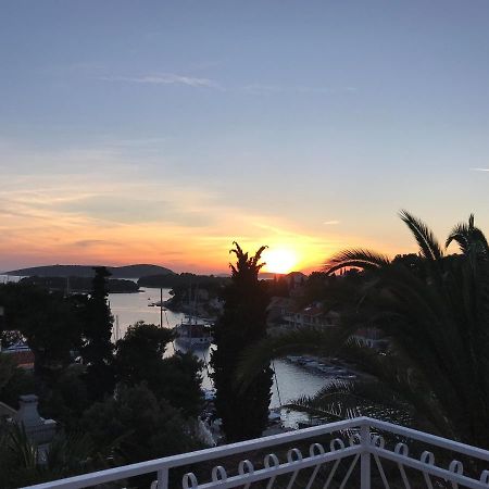 Apartment In Maslinica 70M From The Sea Extérieur photo