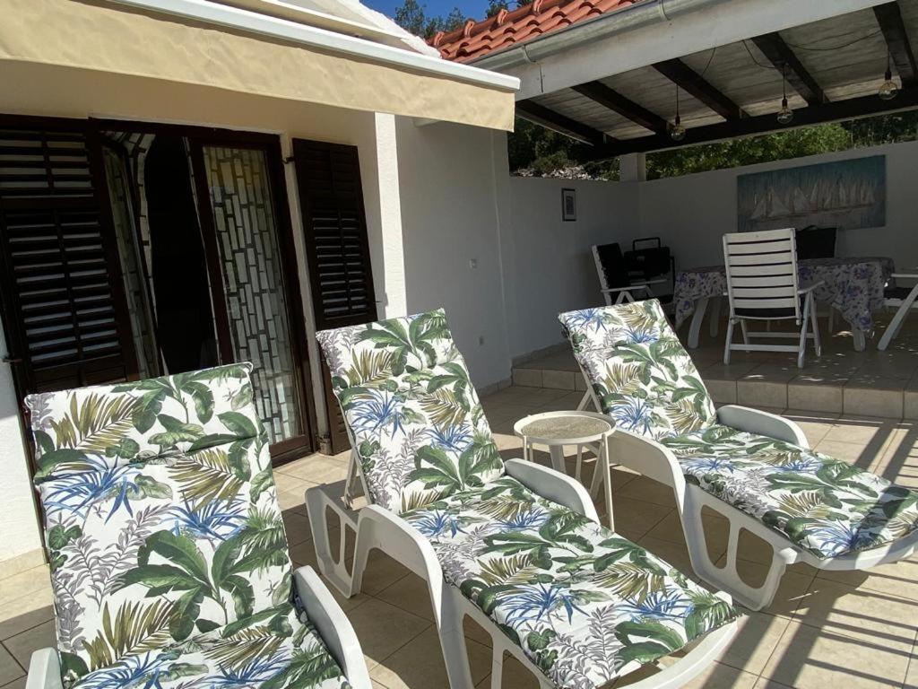 Apartment In Maslinica 70M From The Sea Extérieur photo