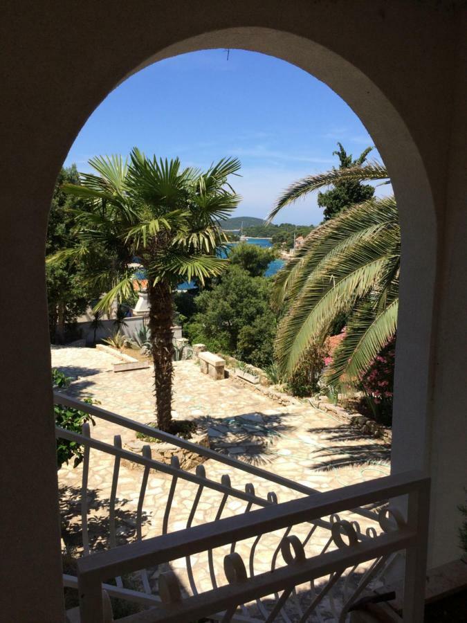 Apartment In Maslinica 70M From The Sea Extérieur photo