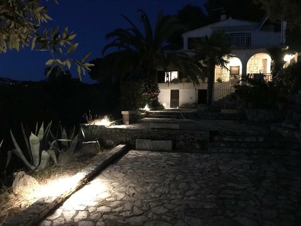 Apartment In Maslinica 70M From The Sea Extérieur photo
