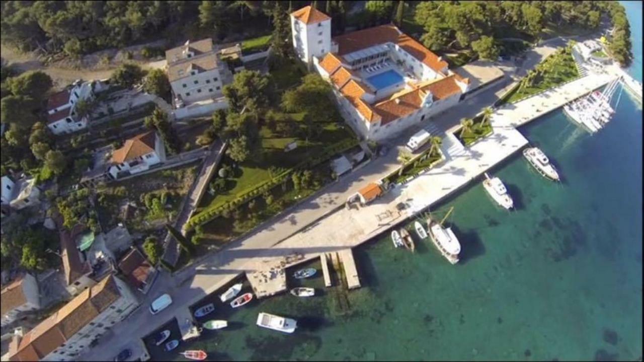 Apartment In Maslinica 70M From The Sea Extérieur photo
