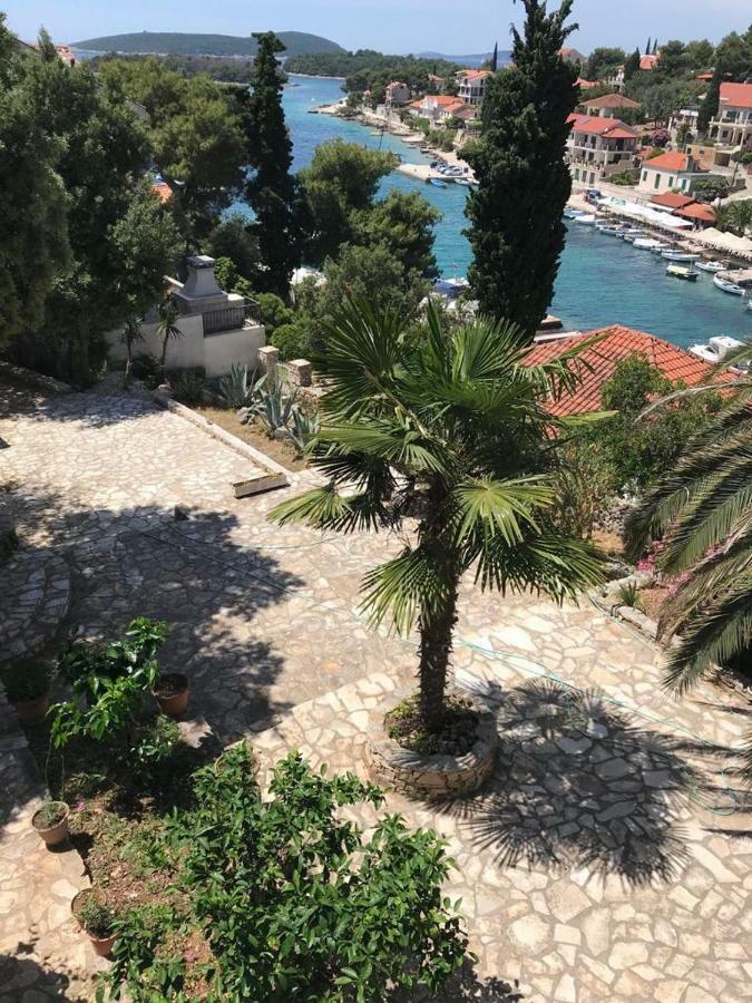Apartment In Maslinica 70M From The Sea Extérieur photo