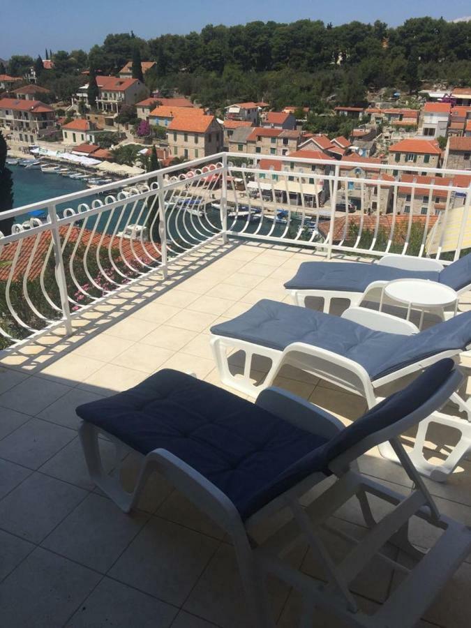 Apartment In Maslinica 70M From The Sea Extérieur photo