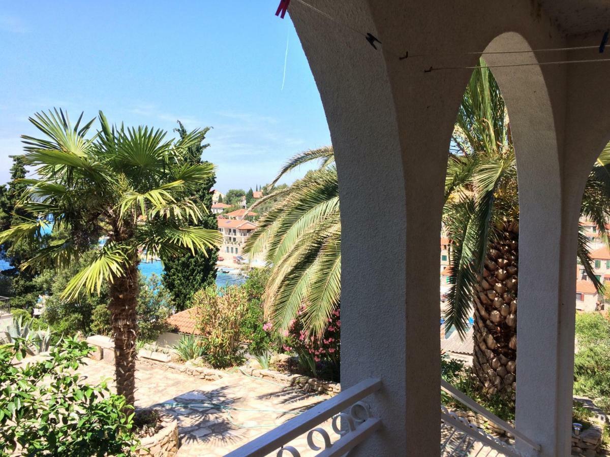 Apartment In Maslinica 70M From The Sea Extérieur photo